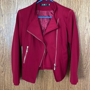 Cute and beautiful jacket, excellent condition.
